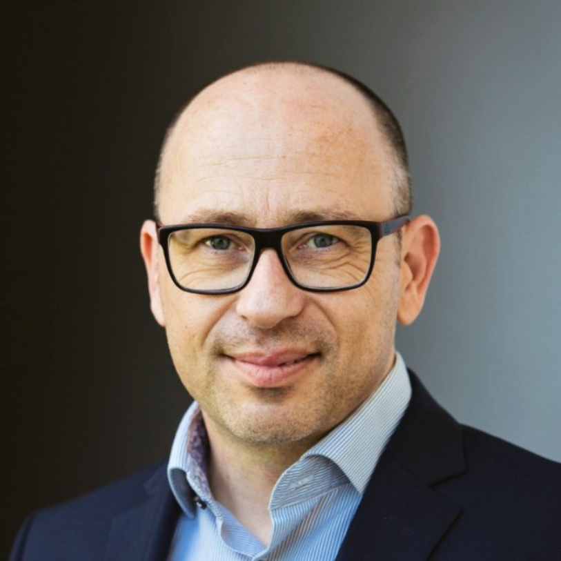 Dr. Christian Haeusler